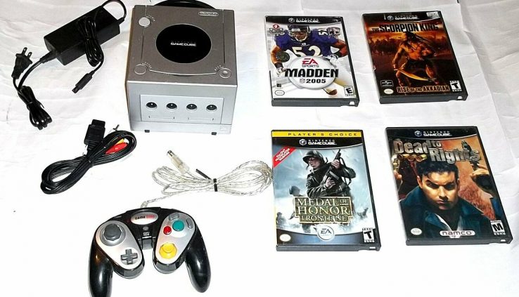 Nintendo Gamecube Console Machine lot & 4 Colossal Video games (GCN) – No Reserve