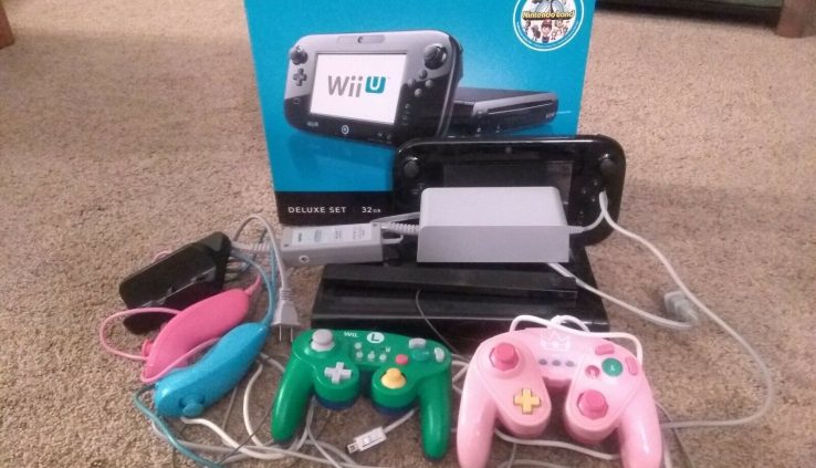 WII U 32 GB CONSOLE BUNDLE 2012 HARDWARE AND CONTROLLERS with numb Chucks