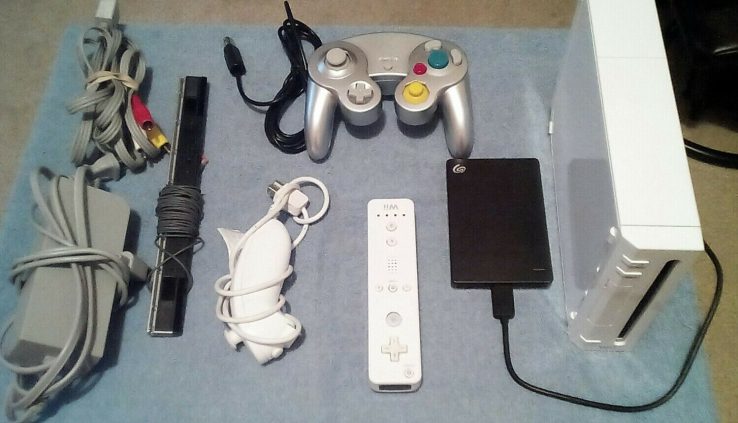 Modded Nintendo Wii White Console,1tb Arduous power,701 Wii and GameCube games.