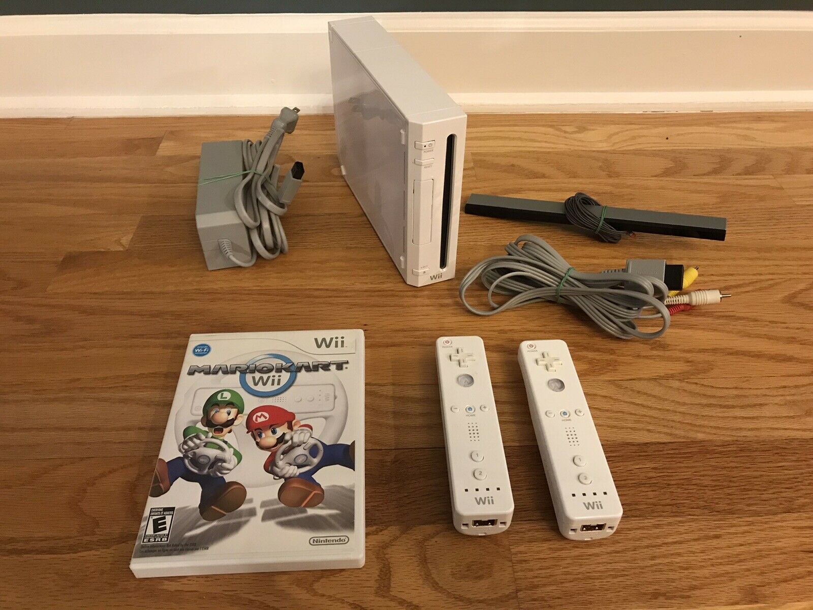 FREE SHIPPING! Nintendo Wii Console Bundle With Mario kart and 2