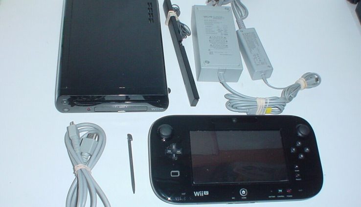 NINTENDO Wii U 32gb machine full w/ GAMEPAD & SUPER MARIO 3D WORLD sport