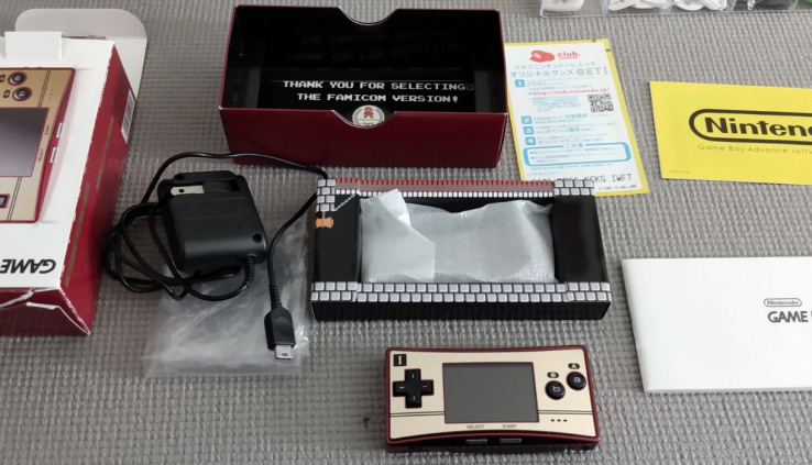 Nintendo Game Boy Micro Famicom Console – Crimson/Gold – COMPLETE IN BOX twentieth Anniv