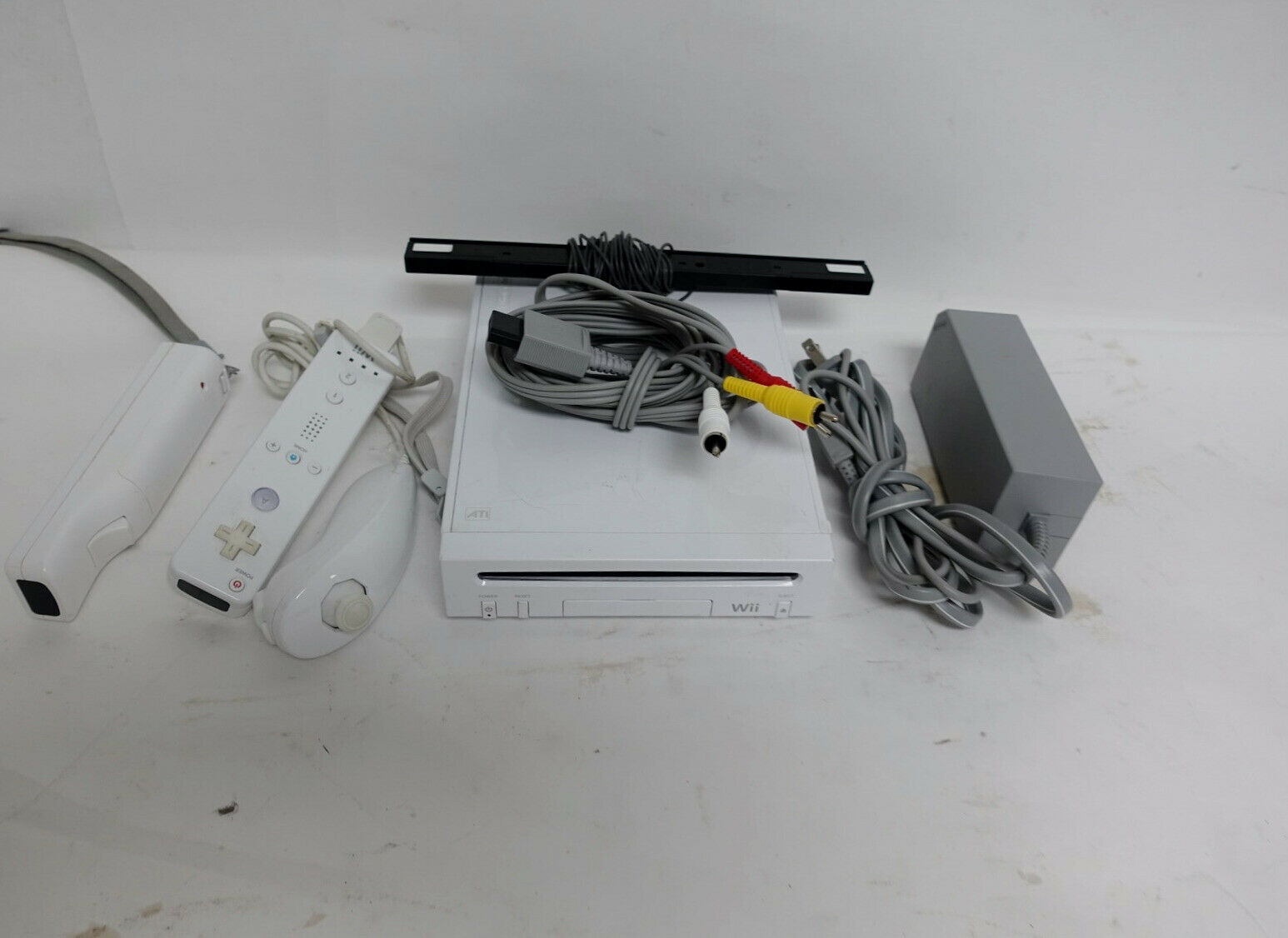 Nintendo Wii White Console RVL101 USA 8/L71339B on 