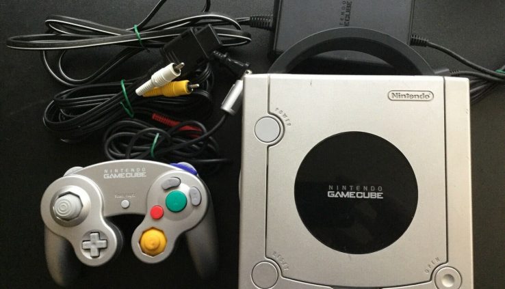 Nintendo GameCube Console – Silver W/ Controller and Cables [7086]