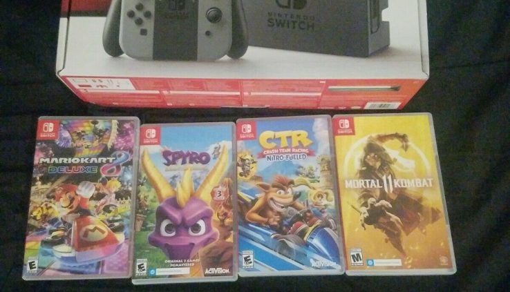 Nintendo Swap w/ 4 joycons & 4 games. Mortal Kombat, Mario Kart 8, CBR, Spyro