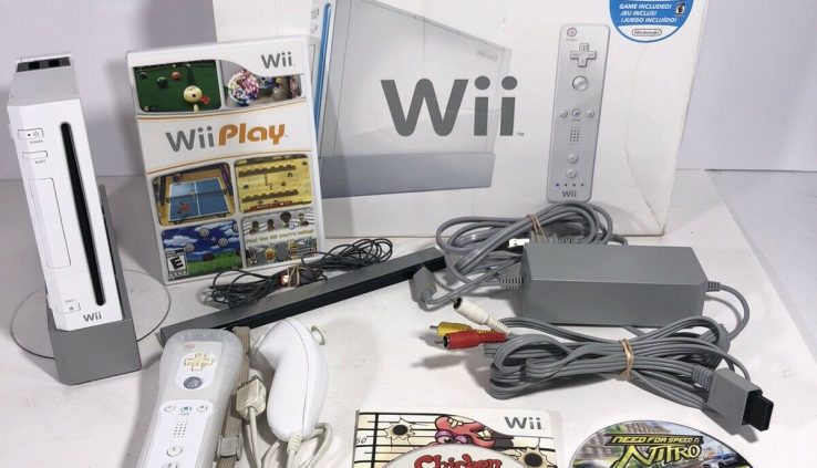 Nintendo Wii Sport console with bundle And controllers