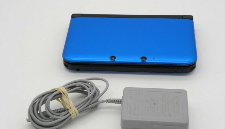 NINTENDO 3DS XL PLUS CHARGER AND 4GB SD CARD (EC1008781)