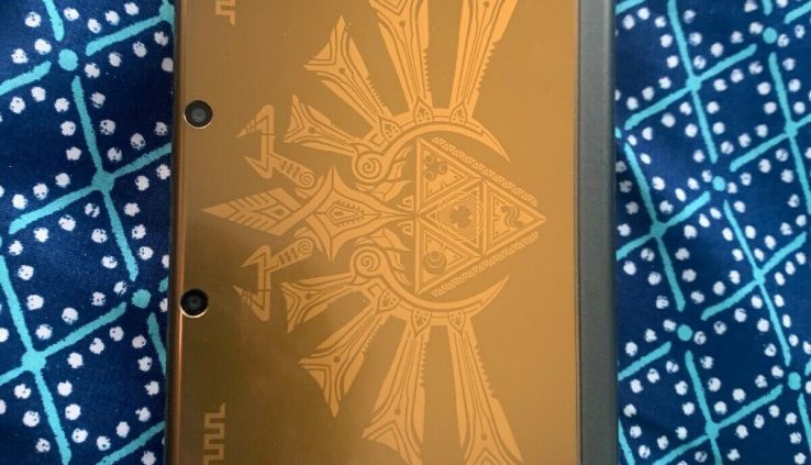 hyrule 3ds xl gold version with blue case