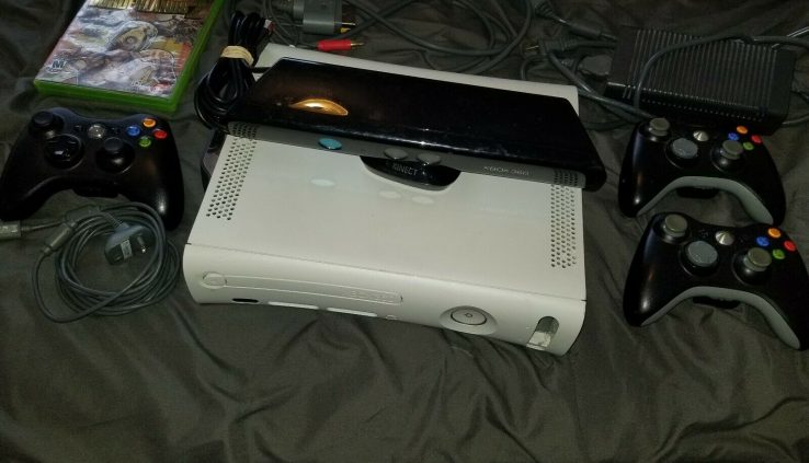 Xbox 360 Console White 3 Controllers, Kinect hdmi charging cable *FAST SHIPPING*