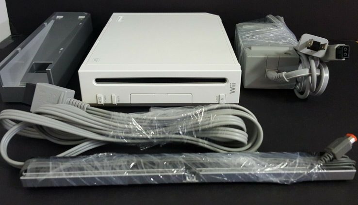 NINTENDO Wii BUNDLE RVL-001 WHITE GAME CONSOLE LOT  GAMECUBE COMPATIBLE  TESTED