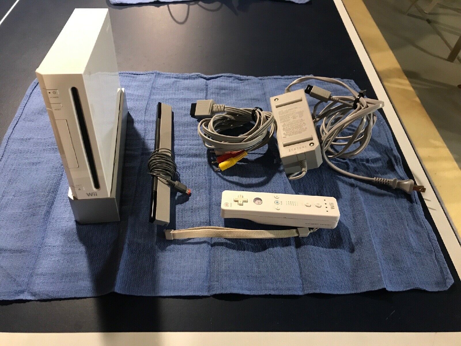 Nintendo RVL-101 Wii Console - White All Cords, Controller, Wii Sports