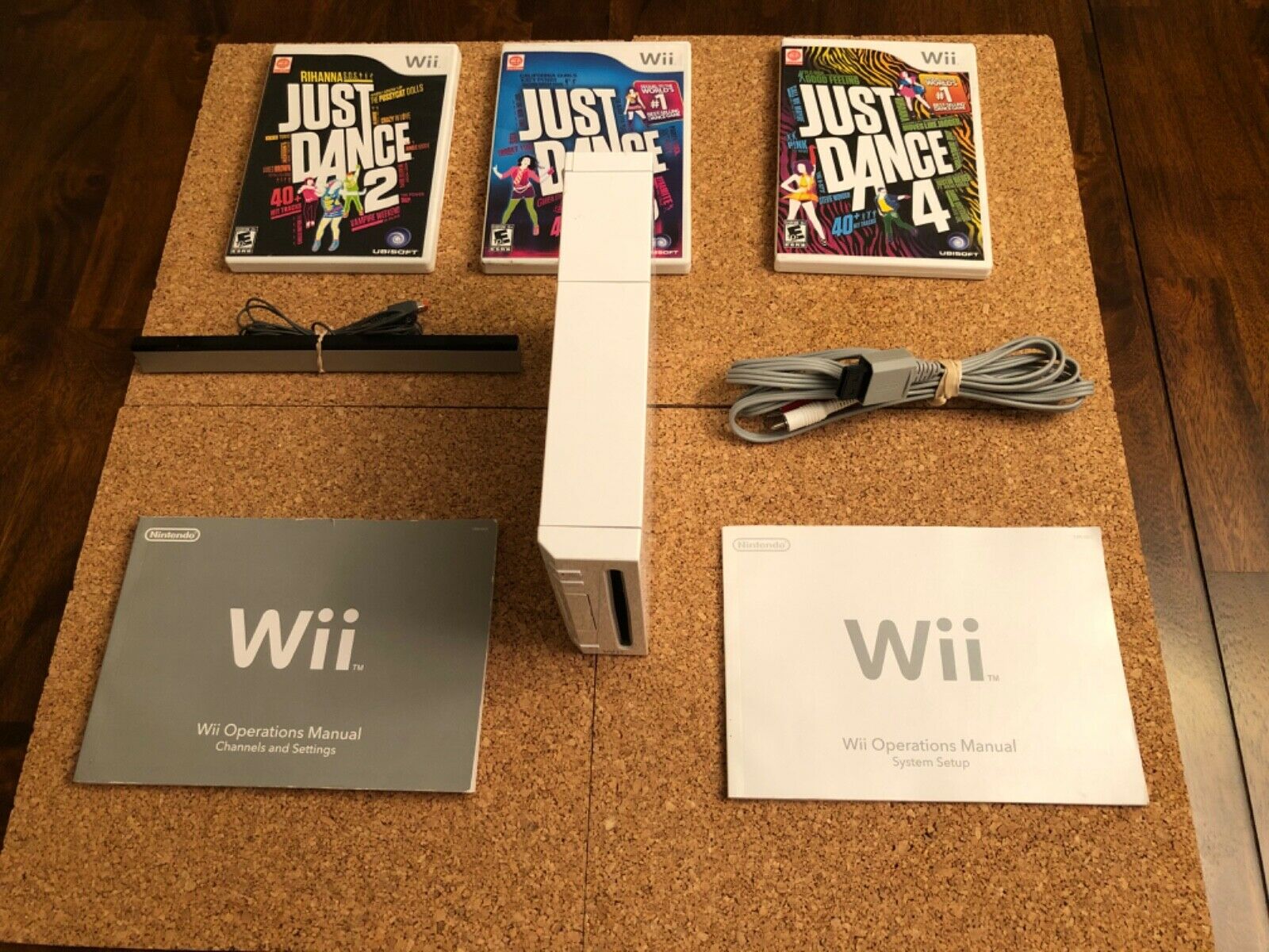 NINTENDO WII CONSOLE BUNDLE RVL001 W/ GAMES & WII ACCESSORIES +FREE