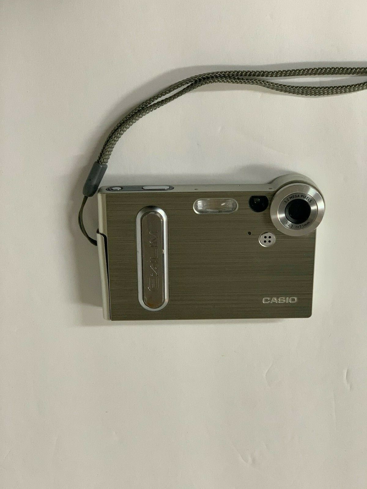 Casio EXILIM S3 3.2MP Wearable Digital Card Camera PLUS Cradle