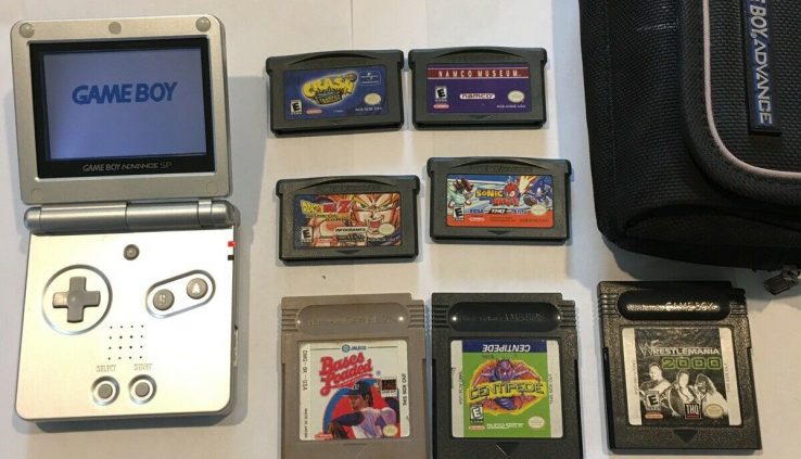 Nintendo GameBoy Design SP Silver with GameBoy Color & Design Video games No Charger