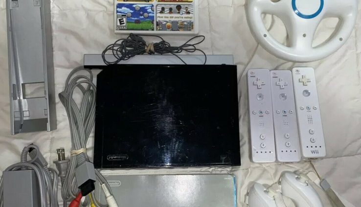 Nintendo Wii Console Plot Bundle 1 Sport 3 Controller/Guidance Wheel. Works!