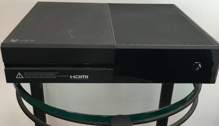 frail xbox one mannequin 1540 console with video games and one controller