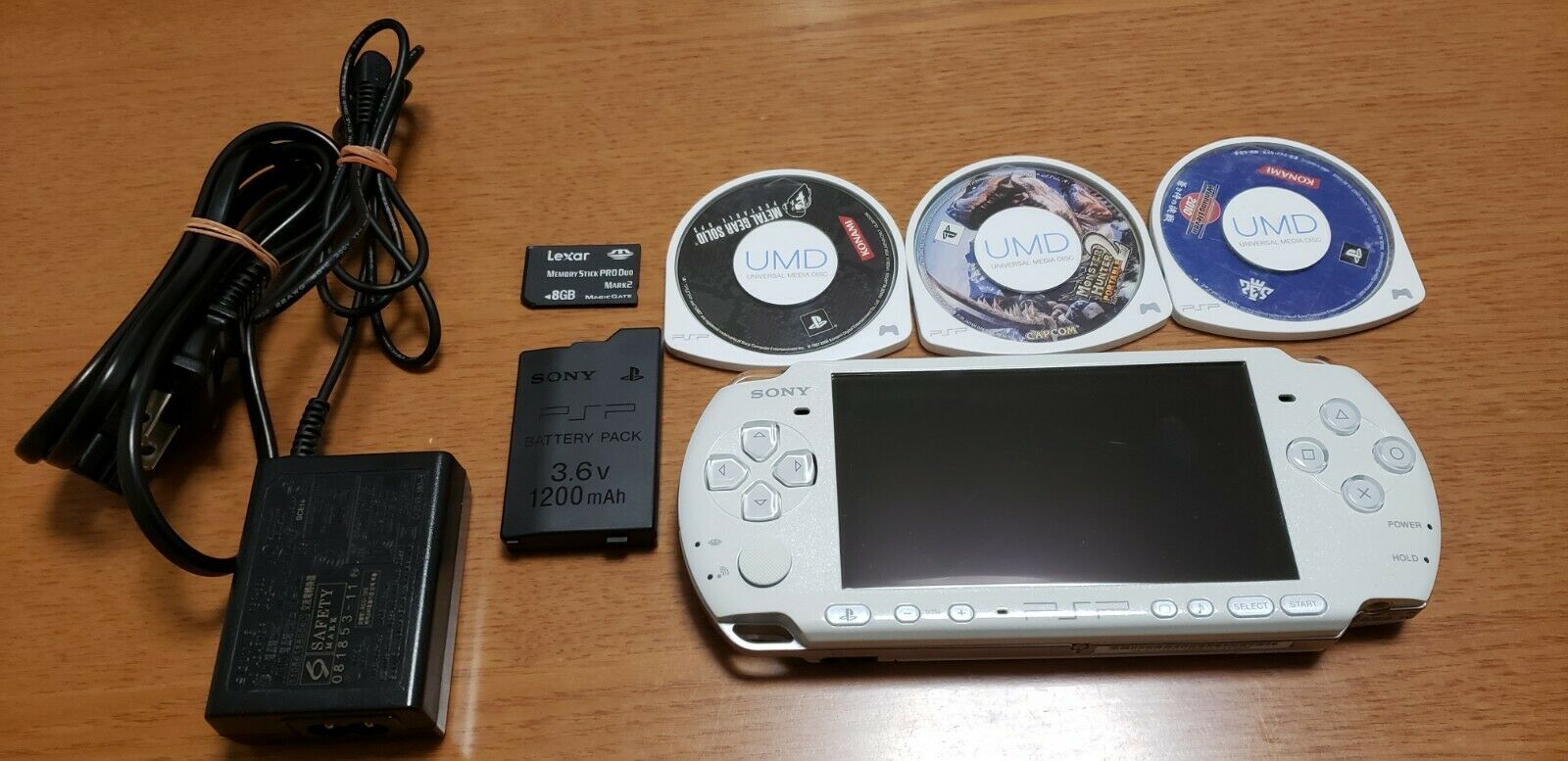 sony-psp-3000-launch-version-pearl-white-handheld-design-impartial