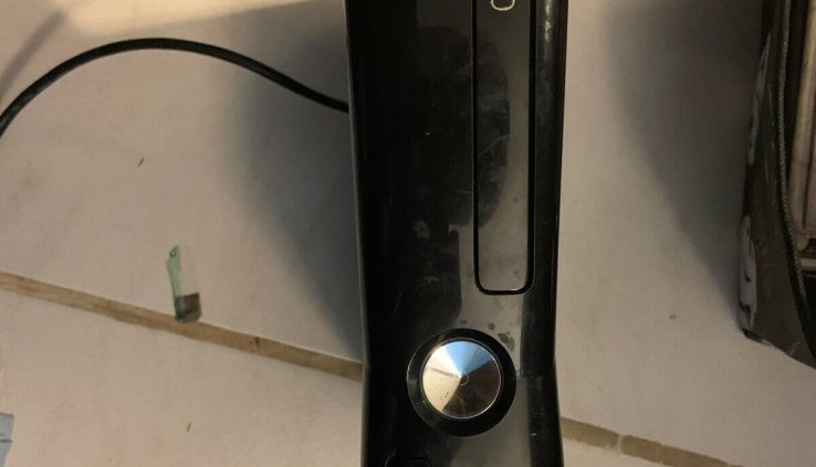 Microsoft Xbox 360 with Kinect 4GB Black Console (PAL) With Recreation And Controller