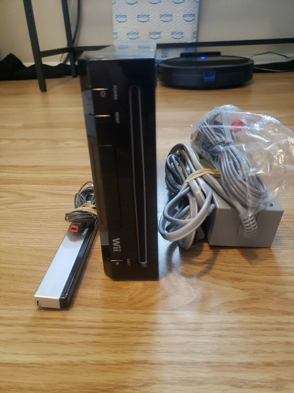 Nintendo Wii Dim Console RVL-101 with energy cords, sensor bar and AV