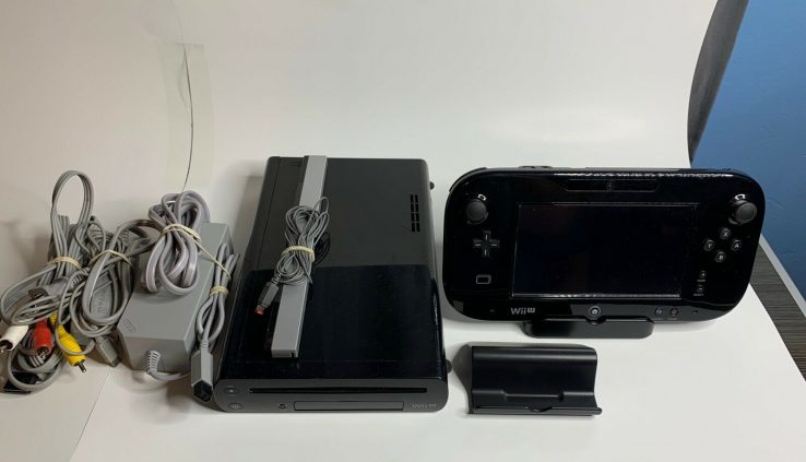 Nintendo Wii U Deluxe 32GB Console Equipment (HE2013929) Smoke Free Dwelling