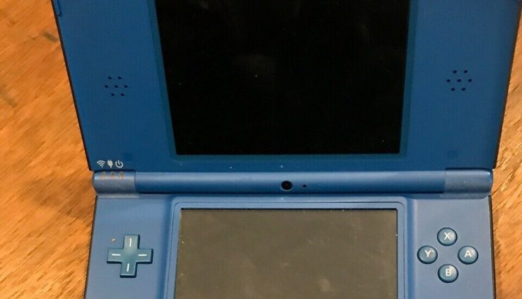 NINTENDO DS XL NO CHARGER IN VERY GOOD COND WORKS FINE