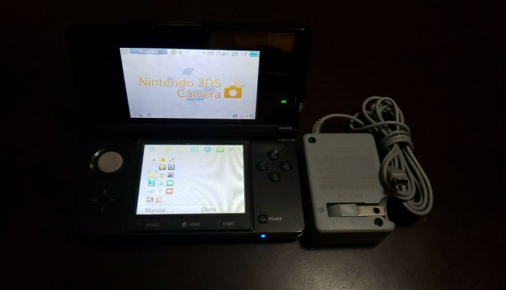 NINTENDO 3DS HANDHELD SYSTEM – COSMO BLACK W/CHARGER, SD CARD