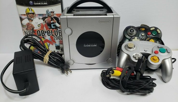 Nintendo GameCube Platinum Silver Console Bundle DOL-101 w/Controllers, Sport +
