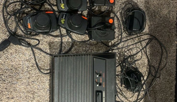 Atari 2600 Lot CONSOLE, 7 CONTROLLERS, 18 GAMES UNTESTED