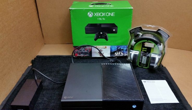 GENUINE MICROSOFT XBOX ONE 1TB MODEL 1540 CONSOLE W/POWER & HEADSET 1754