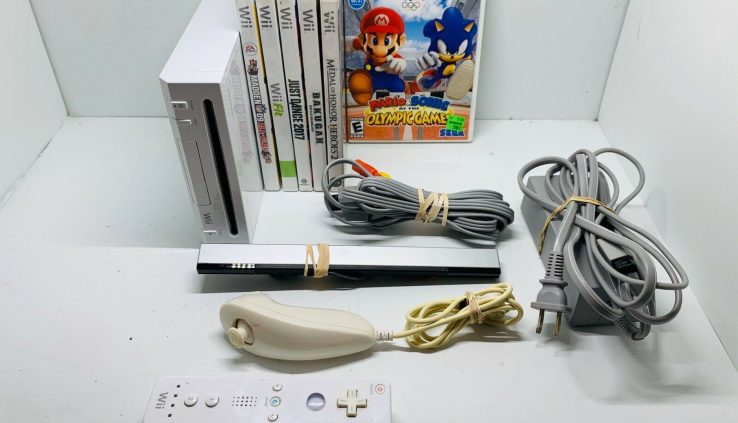 White Nintendo Wii Video Sport Plan RVL-101 with Video games & Energy Cords