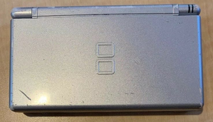 Nintendo DS Lite Initiating Version Silver Handheld Machine w/ Charger