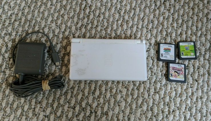 White Nintendo DS Lite system bundle Examined