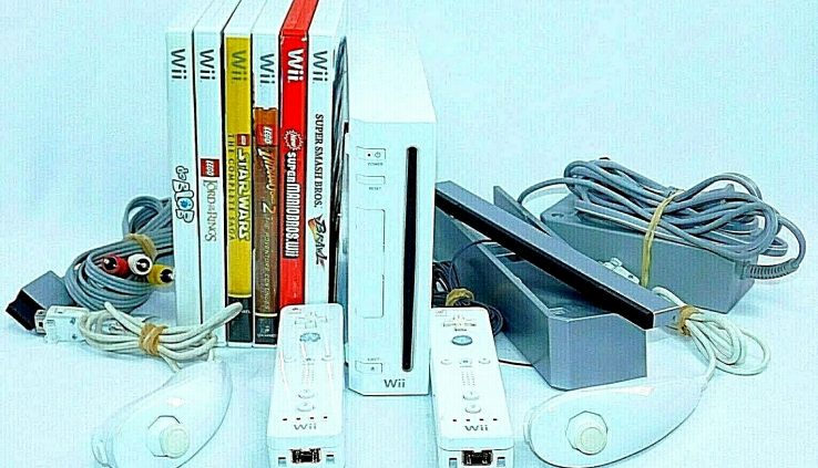 NINTENDO Wii Bundle Sport Console 4 Controllers & 7 Video games Wii Docking Scrape