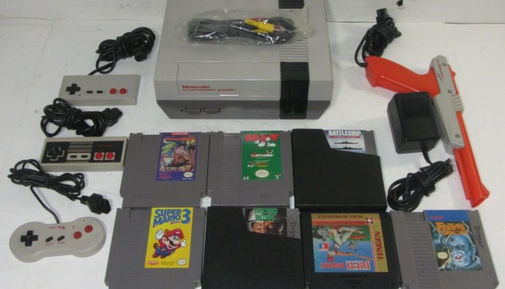 Nintendo Procedure NES-001 Console Bundle 3-Controllers & 7-Video games Mario 3 Zapper