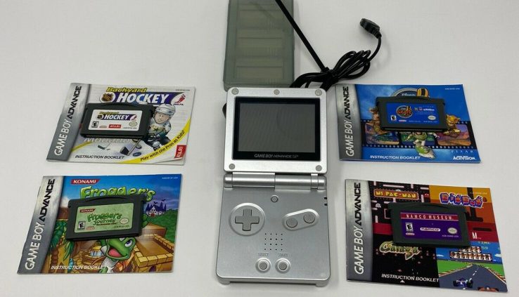 Nintendo Game Boy Advance Beginning Model Silver with 4 video games and charger