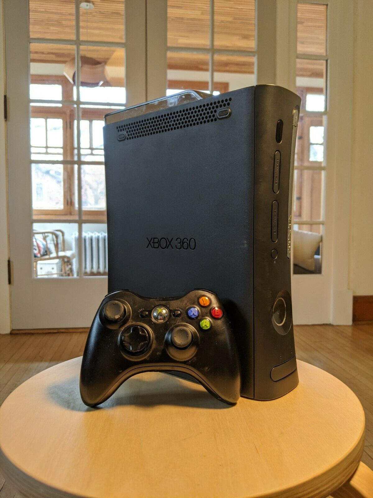 Microsoft Xbox 360 Pro 20GB Console with one controller