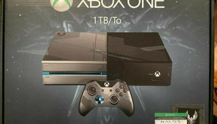 Microsoft Xbox One Halo 5: Guardians Cramped Edition 1TB Sad & Silver Console