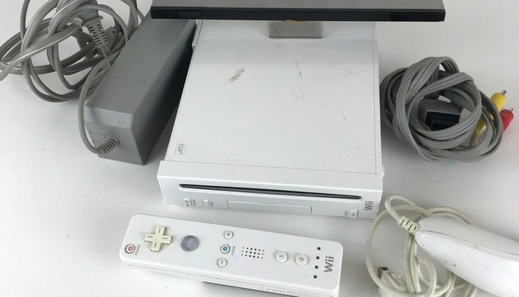 Nintendo Wii (White) RVL-001 Console Bundle 1 Nunchucks, 1Wiimotes #003
