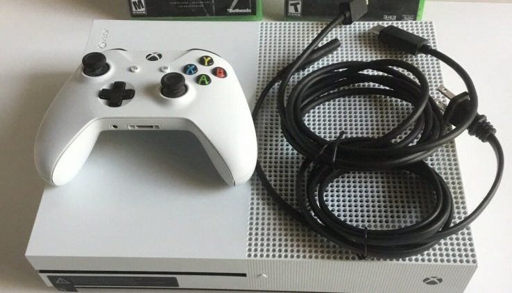 Xbox One s 500GB 4K Console Bundle Mannequin 1681 w/ controller, HALO 5 and SKYRIM