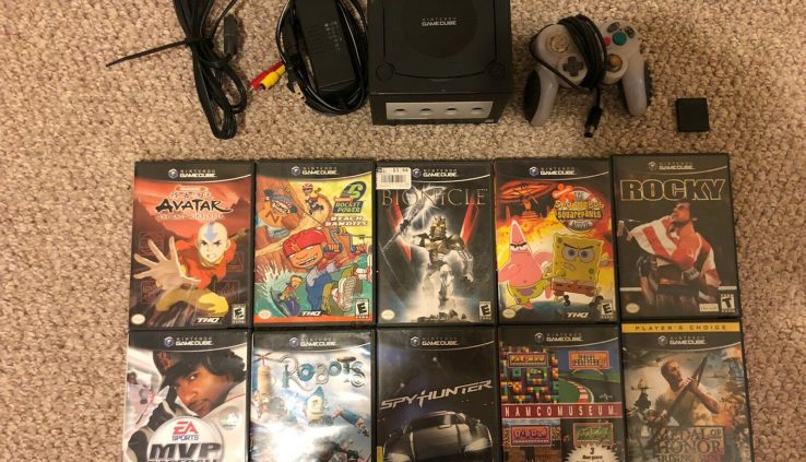 Gamecube Console and 10 game bundle lot Avatar, Robots, Spyhunter, Namcomuseum