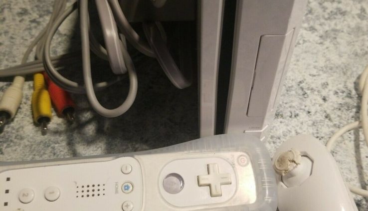Nintendo Wii White Console System RVL-001 Console Bundle
