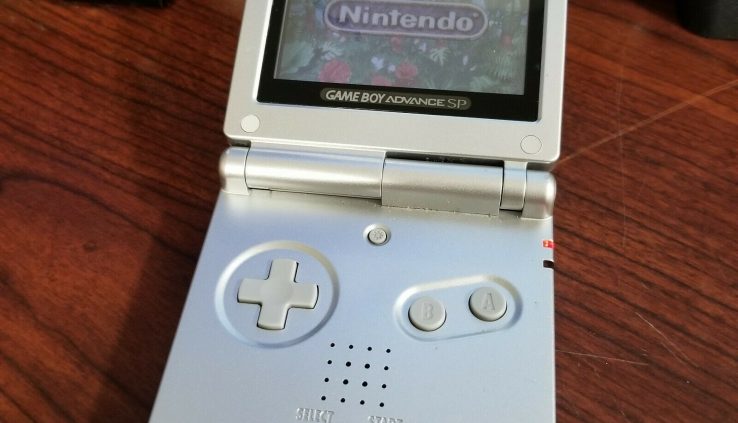 Nintendo Gameboy Come Silver Handheld Machine Console GBA SMALL SCREEN BLEMISH
