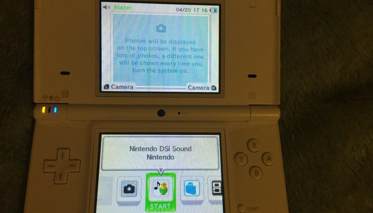 Nintendo DSi (TWL-001) White NO POWER CABLE Or Stylus