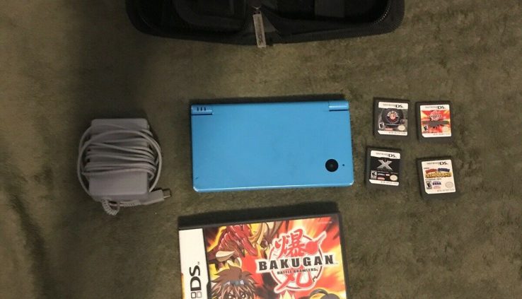 Nintendo Dsi With Carrying Case, Charger, And 4 Video games