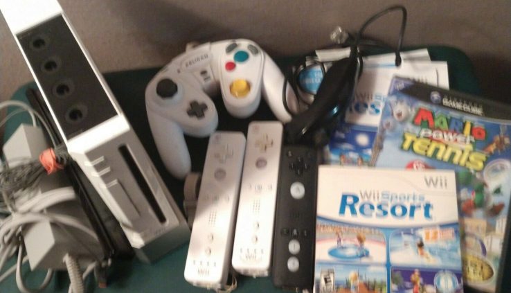 Nintendo RVL-101 Wii Console – White Bundle