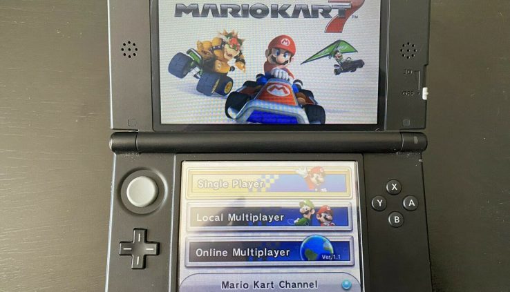 Nintendo 3DS XL Dim & Mario Kart 7 w/ Charger & Zip Case | Grownup Owned