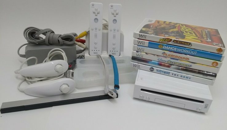 Wii white Video Game System RVL-001 – 2 remotes, 6 games, charger and all cords