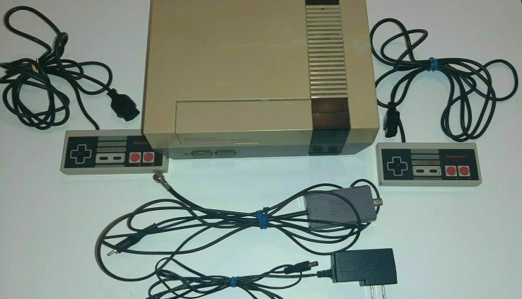 Nintendo NES Console With 2 Controllers & Cords
