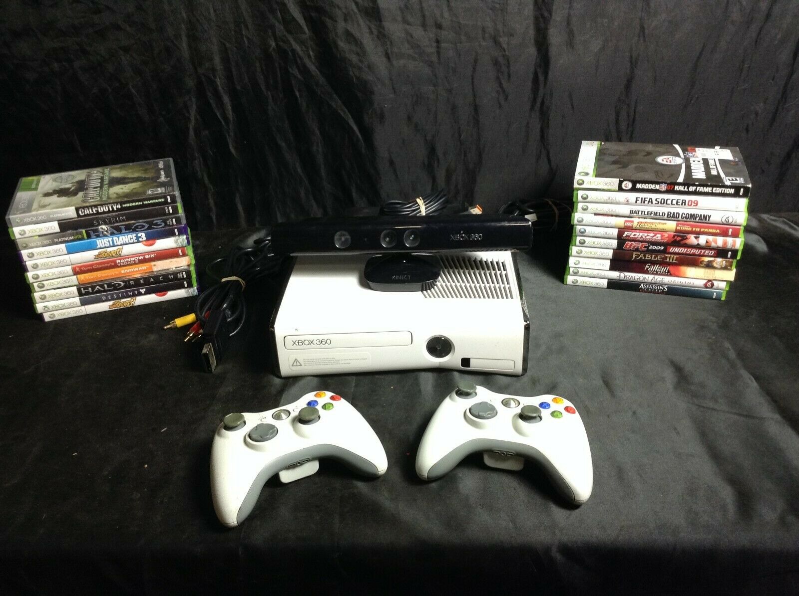 Xbox 360 S Bundle Kinect 2 Controllers 20 Games on 