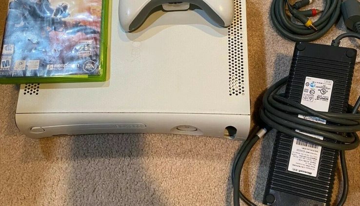 Microsoft Xbox 360 Good Gadget Bundle 60GB White Console